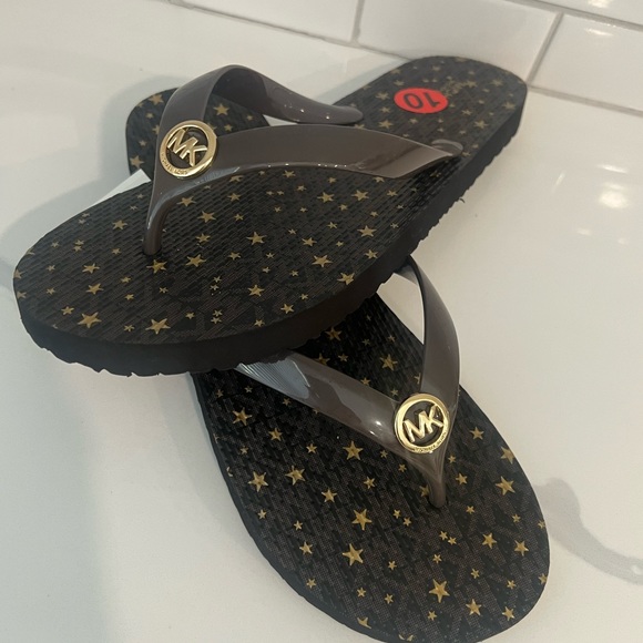 Cute Michael Kors Sandals!! - Picture 3 of 14